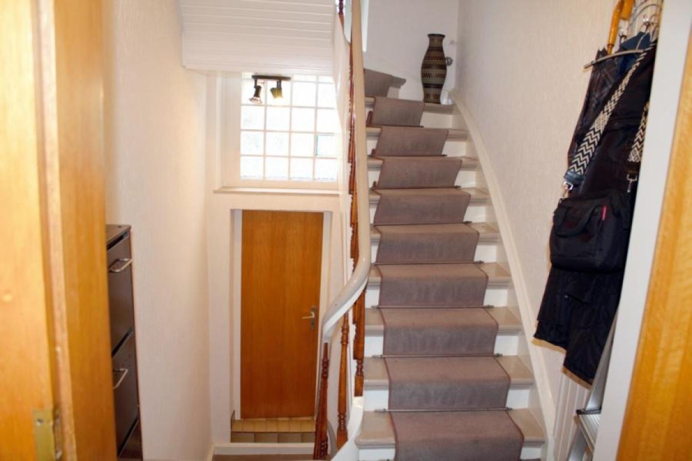 Original Treppenhaus Haupthaus 1.OG mit Gäste WC