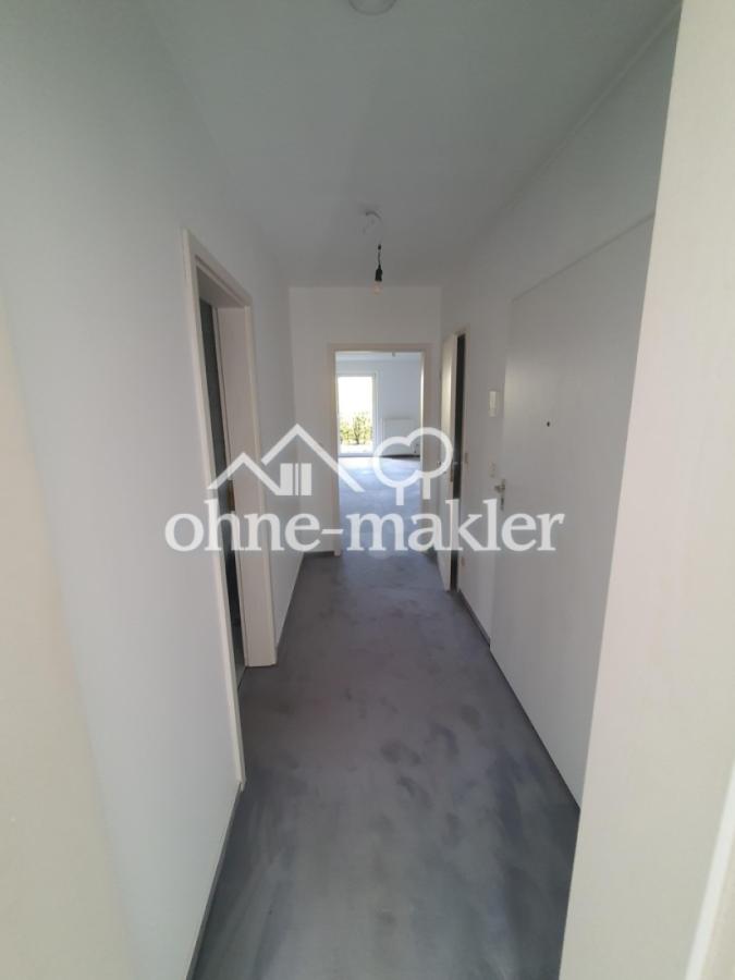 Flur mit Blick zum Wohnzimmer