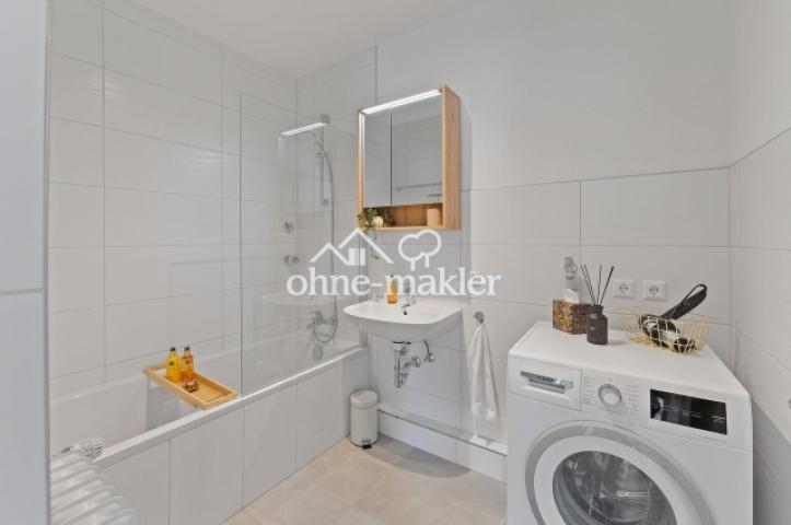 Badezimmer mit Dusche und WaMa