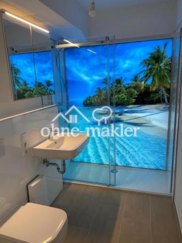 Beleuchtete Duschwand 