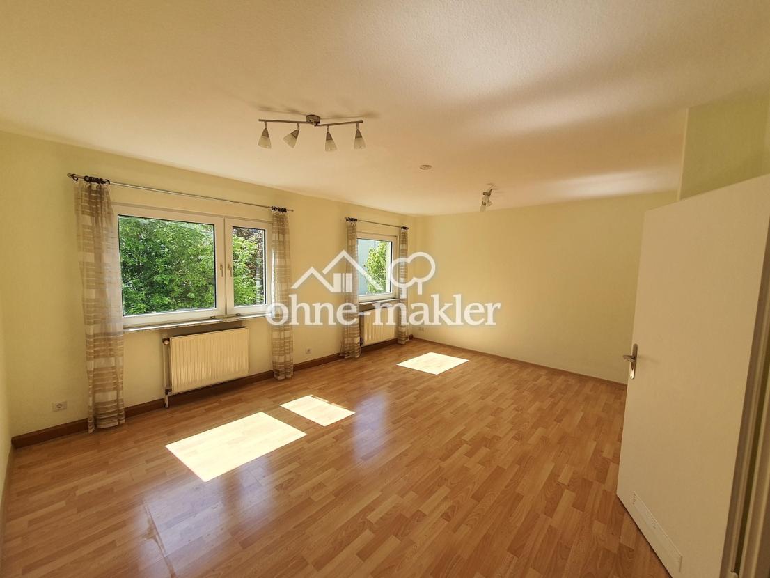 01 Helles Wohnzimme mit großen