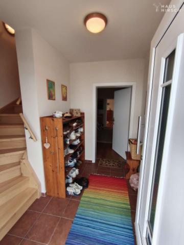 Flur EG mit Treppe zum OG