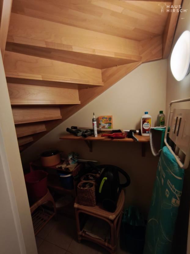 Abstellraum unter der Treppe