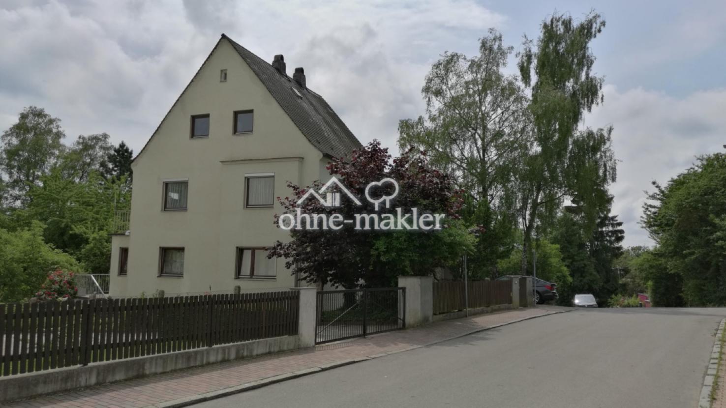 Grüne Oase links vom Haus ;-)