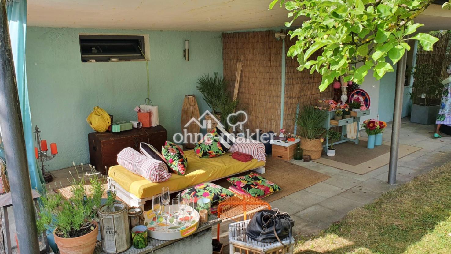 Lounge Ecke unter Terrasse