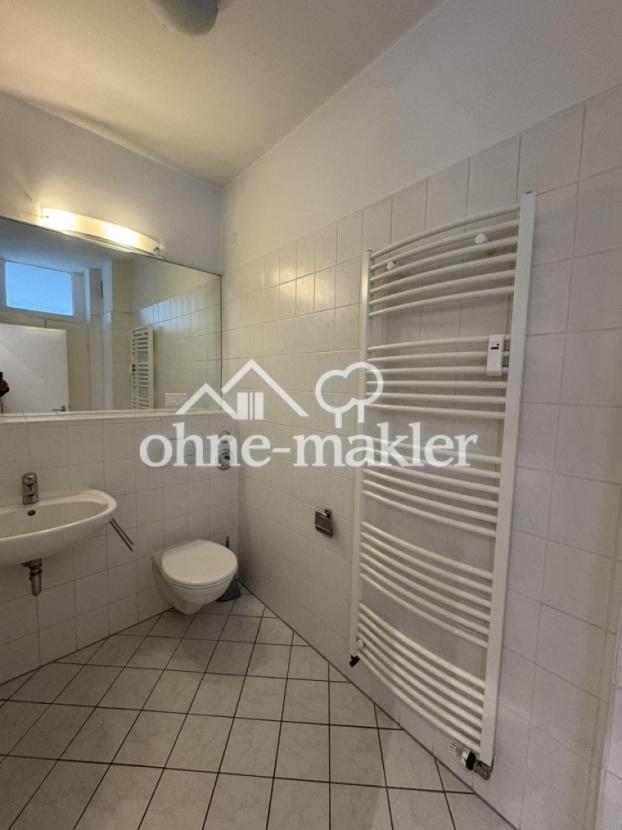 Badezimmer mit Handtuchhalter