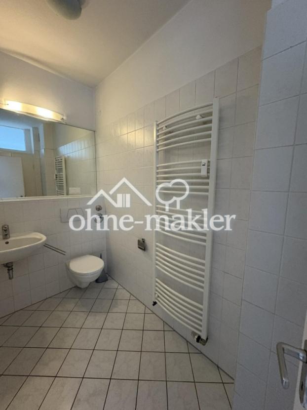 Bad mit großem Spiegel