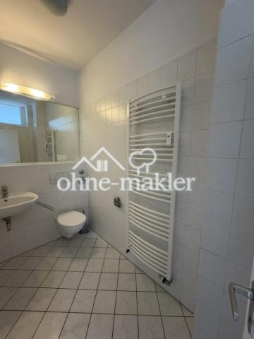 Bad mit großem Spiegel