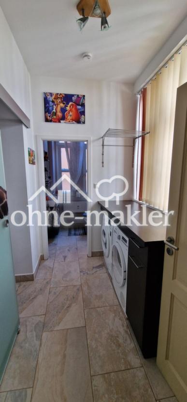 Waschraum mit Handtuchhalter