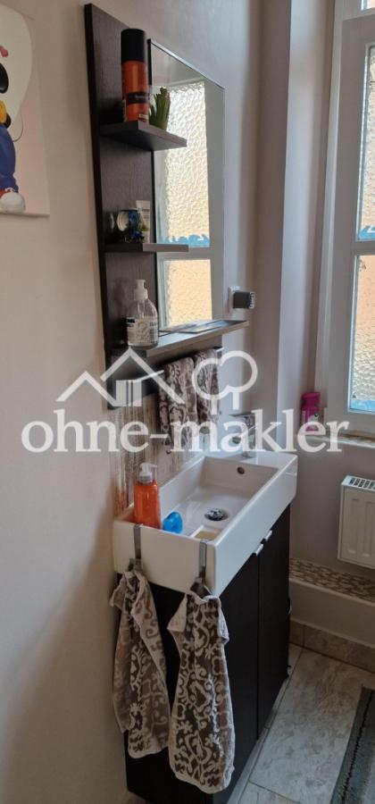 Toilette mit Waschbecken