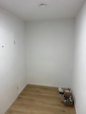 5 Flur mit Wohnungstür