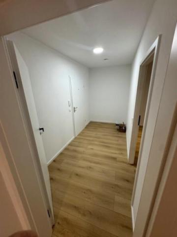 9 Blick von Küche in Flur