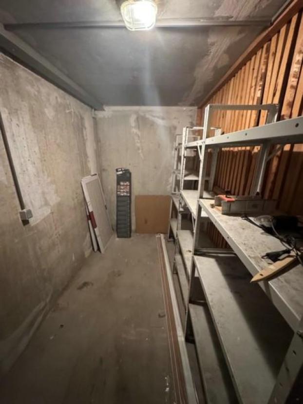 24 großer Kellerraum