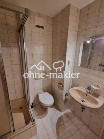 Kleines Bad mit Dusche/WC