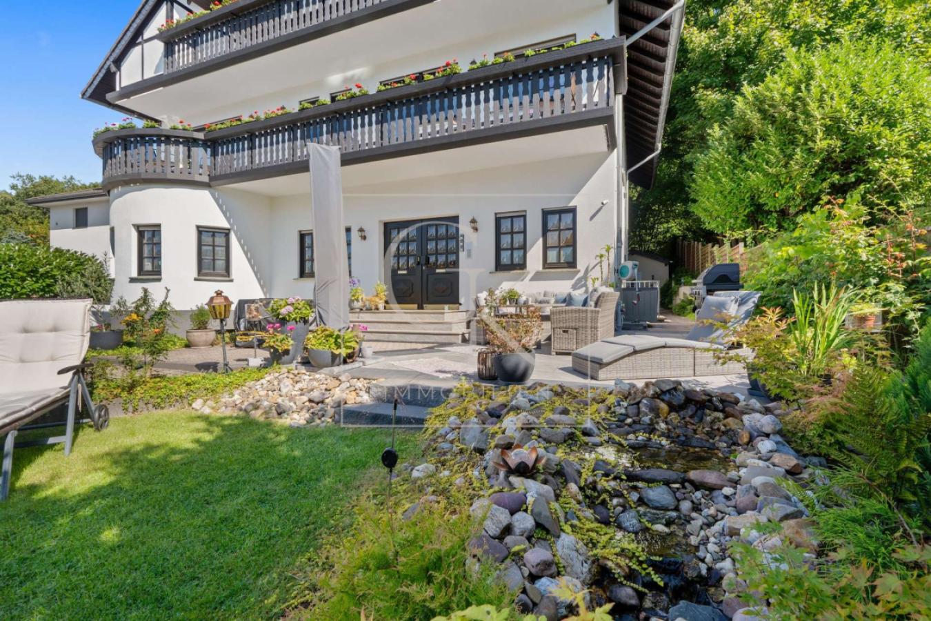 Eingang und Terrasse