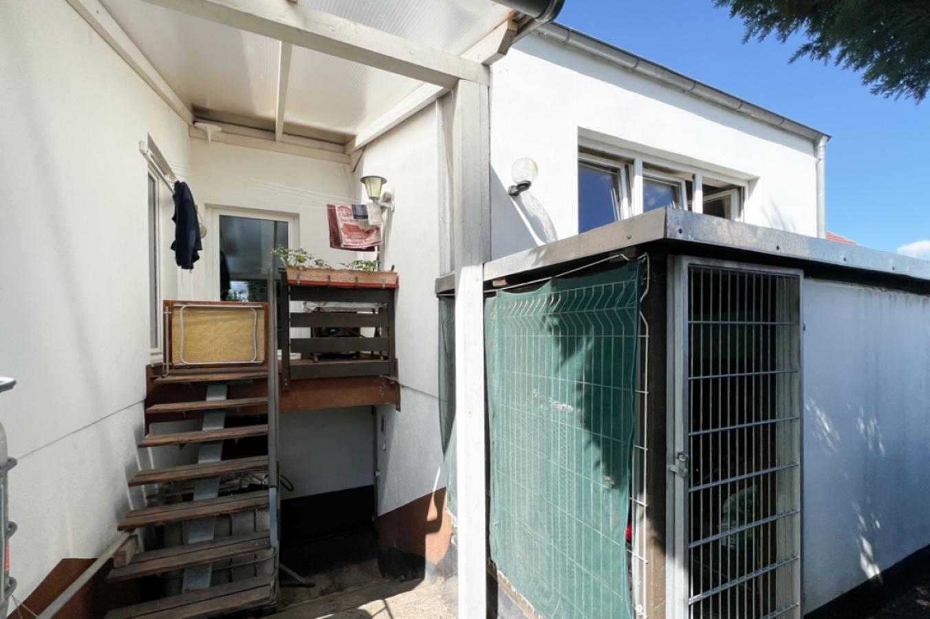 Kleine Terrasse zur Küche