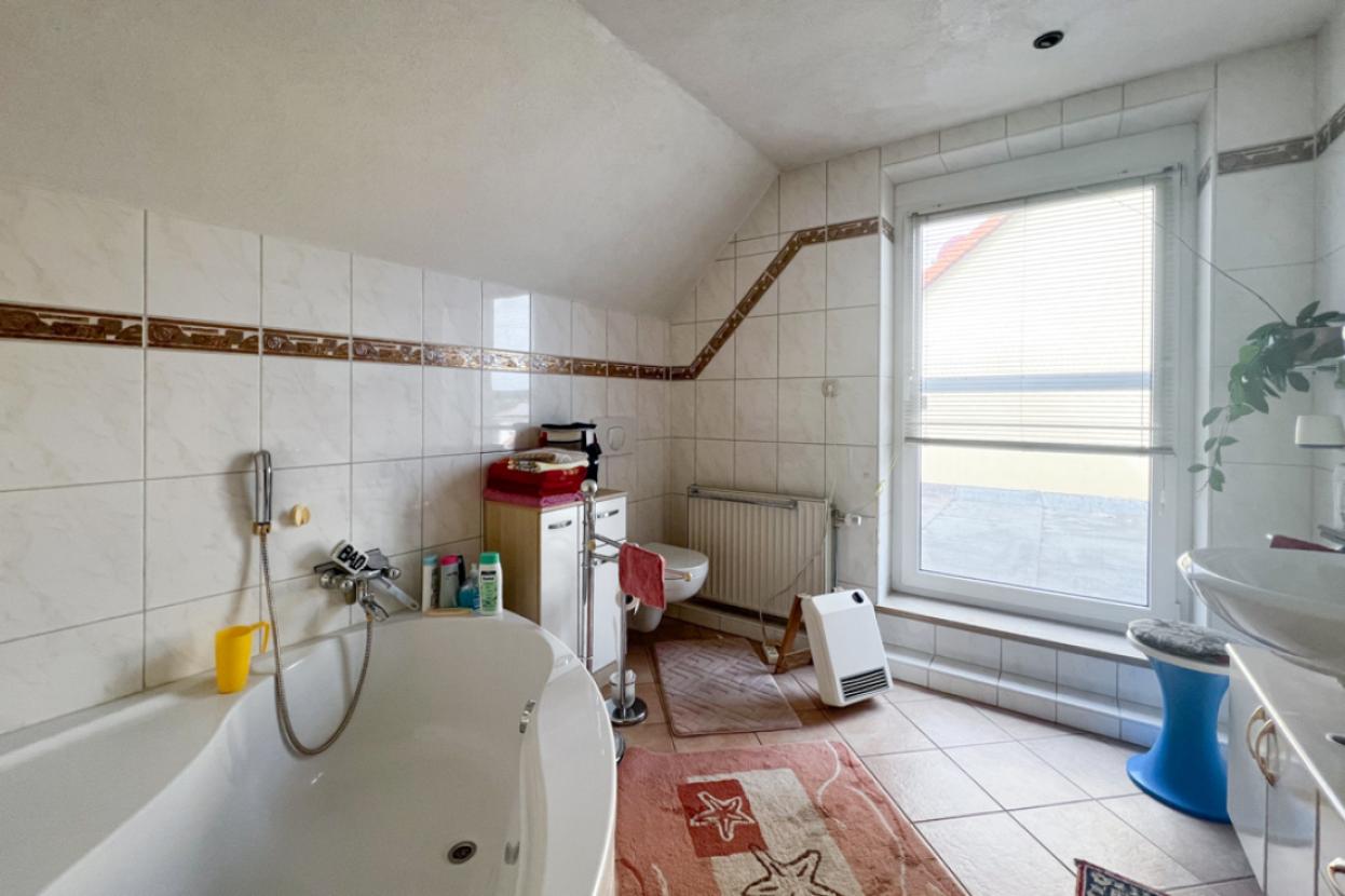 Tageslichtbad mit Terrassentür