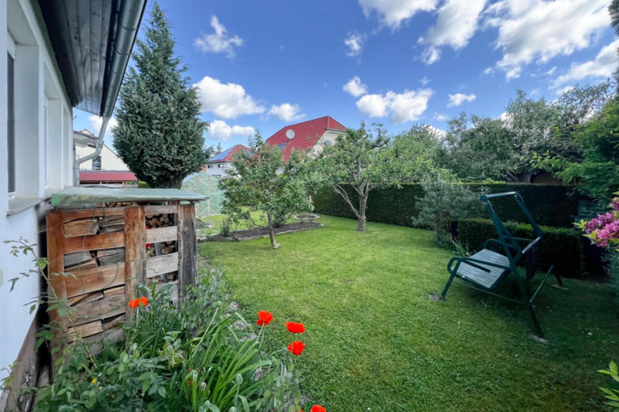 Garten hinter dem Haus