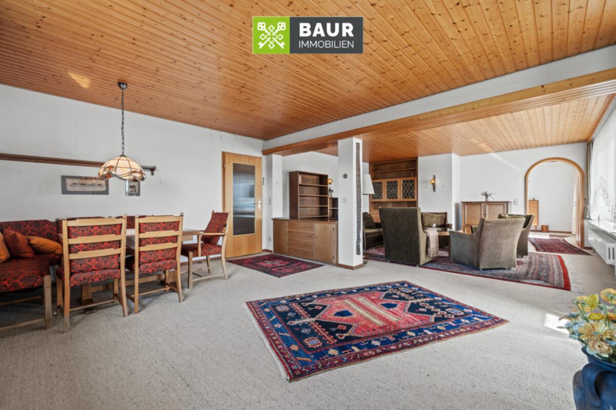 Heller Wohn- und Essbereich