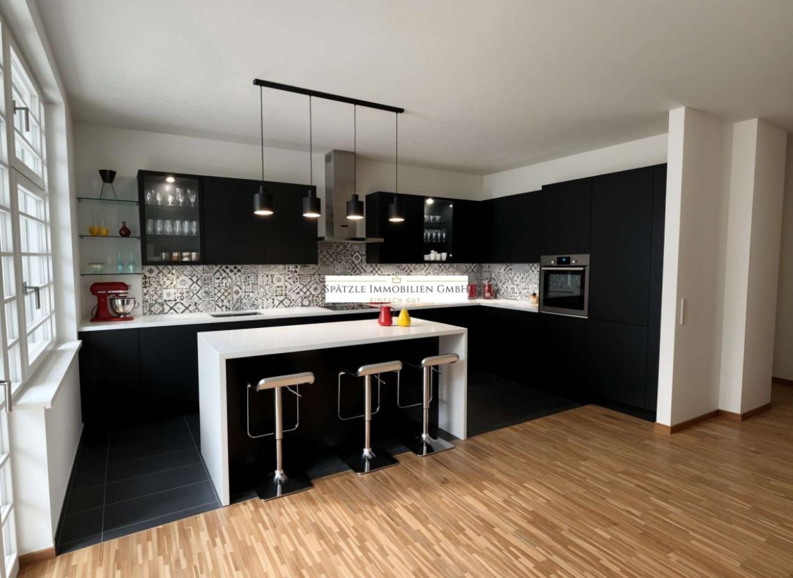 Wohnzimmer mit Küchenbereich - (KI generiert)