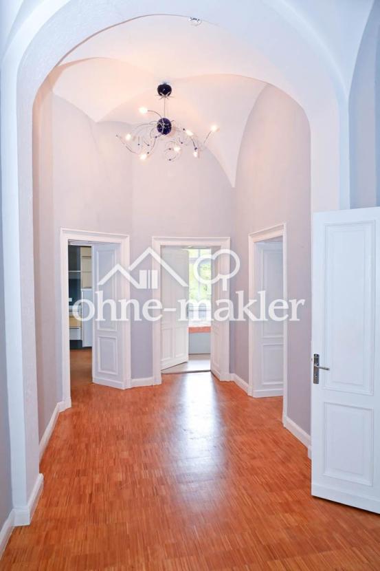 Flur mit Spitzbögen