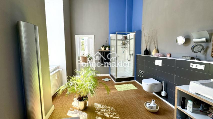 Lichtdurchflutetes Bad