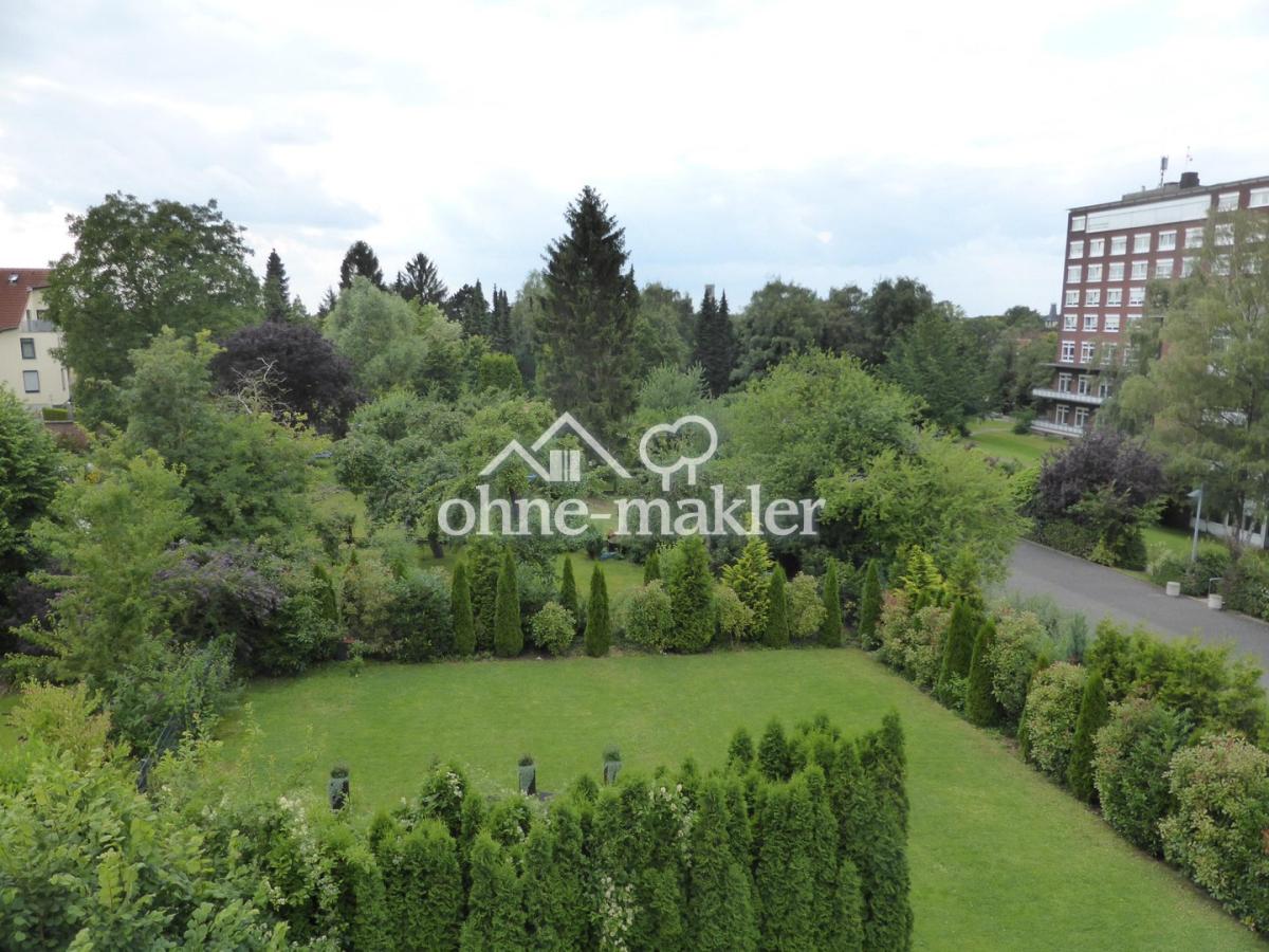 Blick aus 2. (!) OG n. Westen