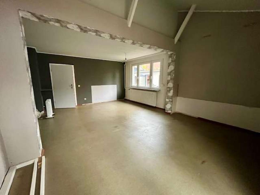 Blick ins Wohnzimmer vom Garten aus