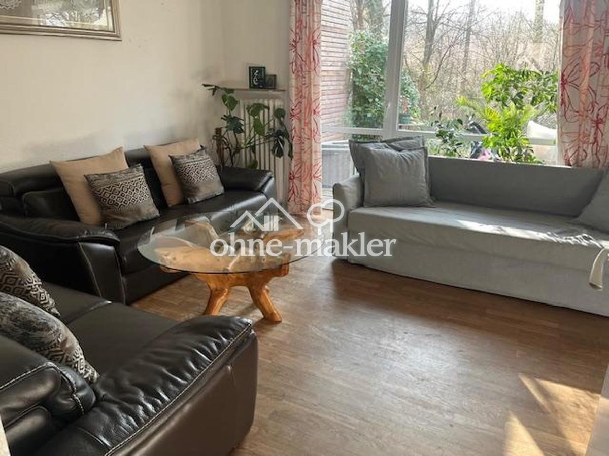 Wohnzimmer mit Gartenausblick