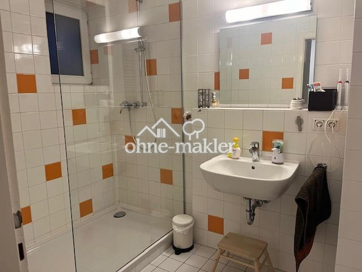 Badezimmer mit Dusche