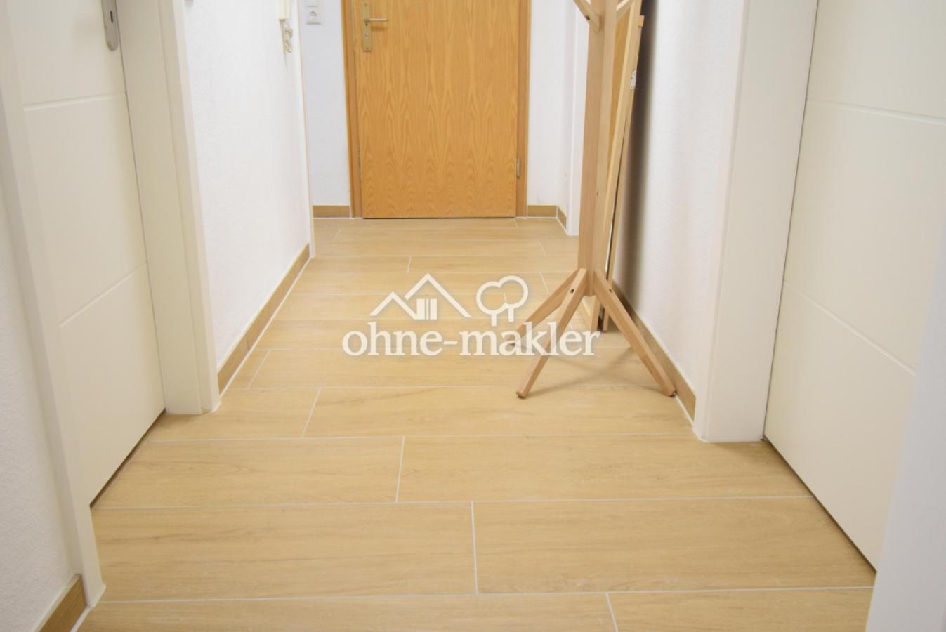 Flur (neuer Fliesenboden)