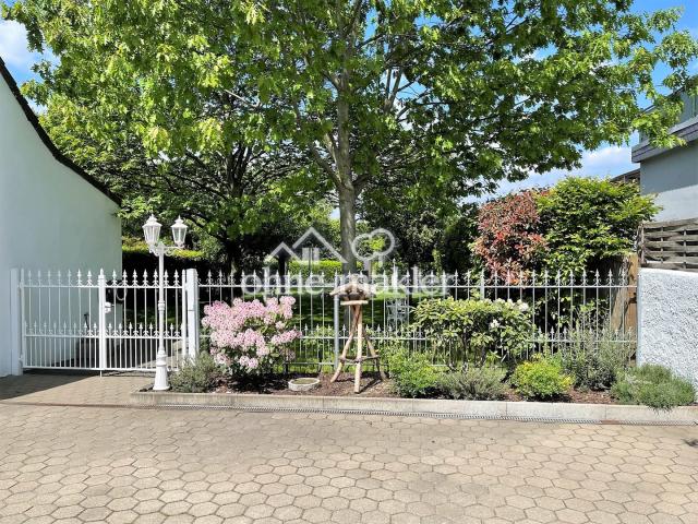 Garagenhof Blick in den Garten