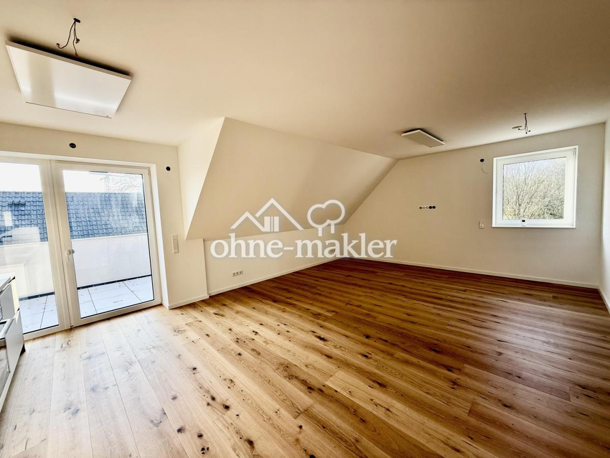 Wohn-Essbereich mit Balkon