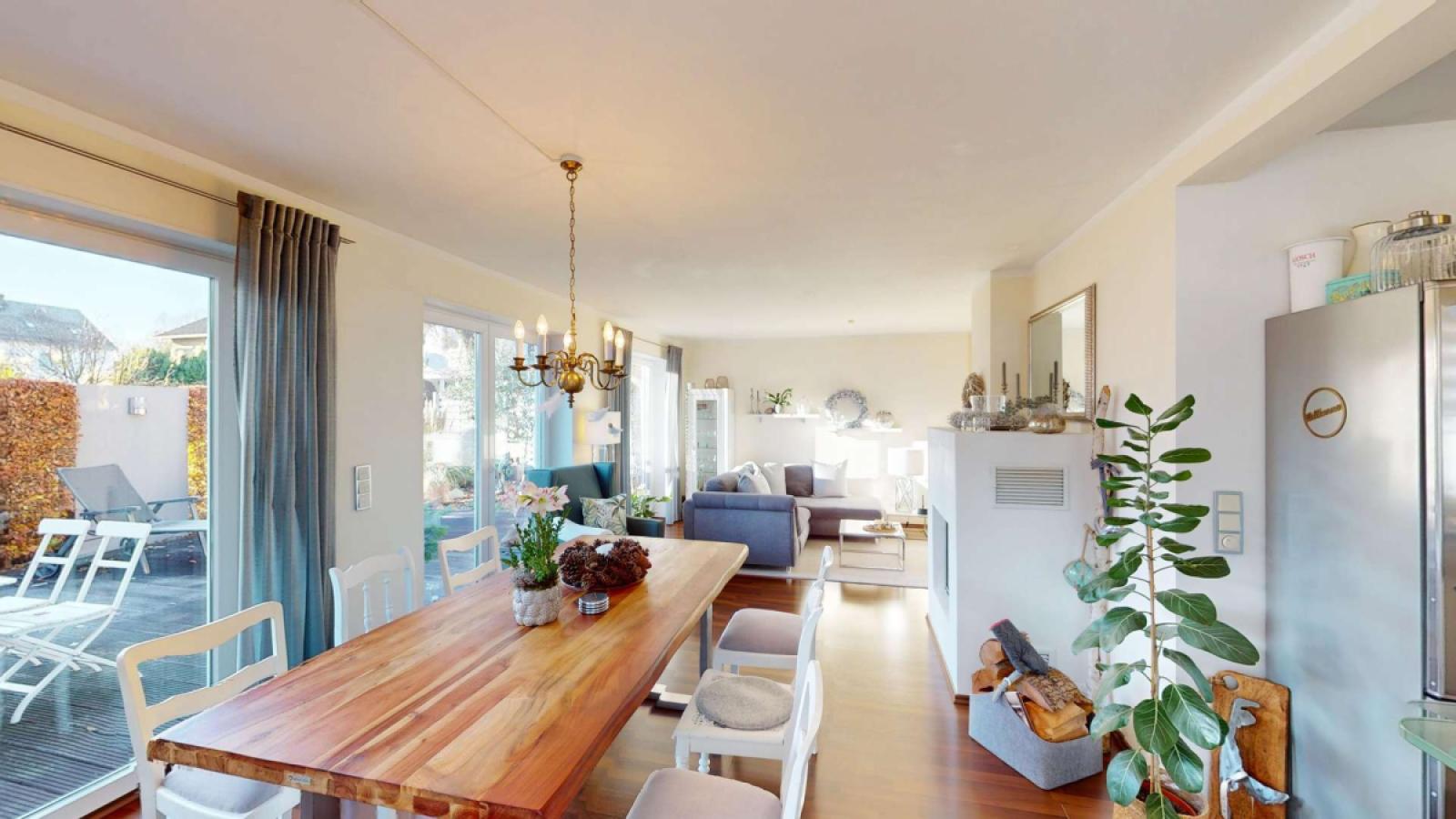 Offener Wohn-Essbereich im EG