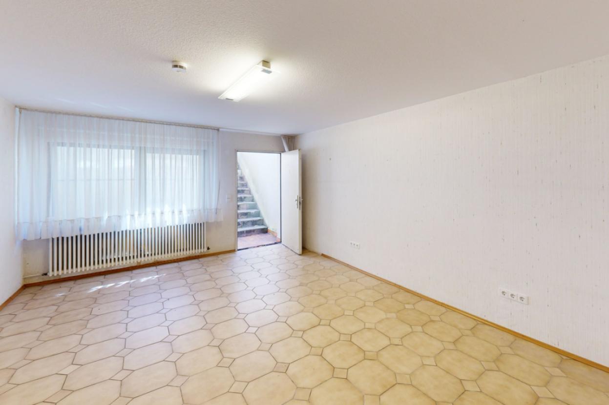 Raum im UG mit Gartenzugang