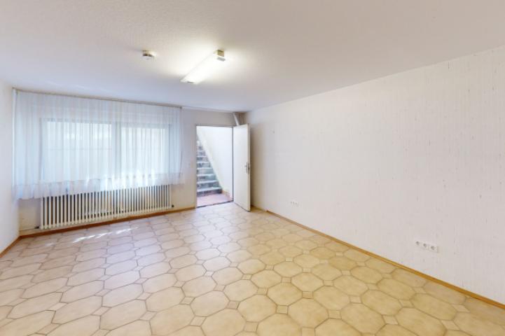 Raum im UG mit Gartenzugang