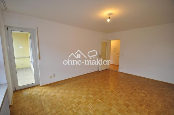 Wohnzimmer, m Flur+Balkontüren