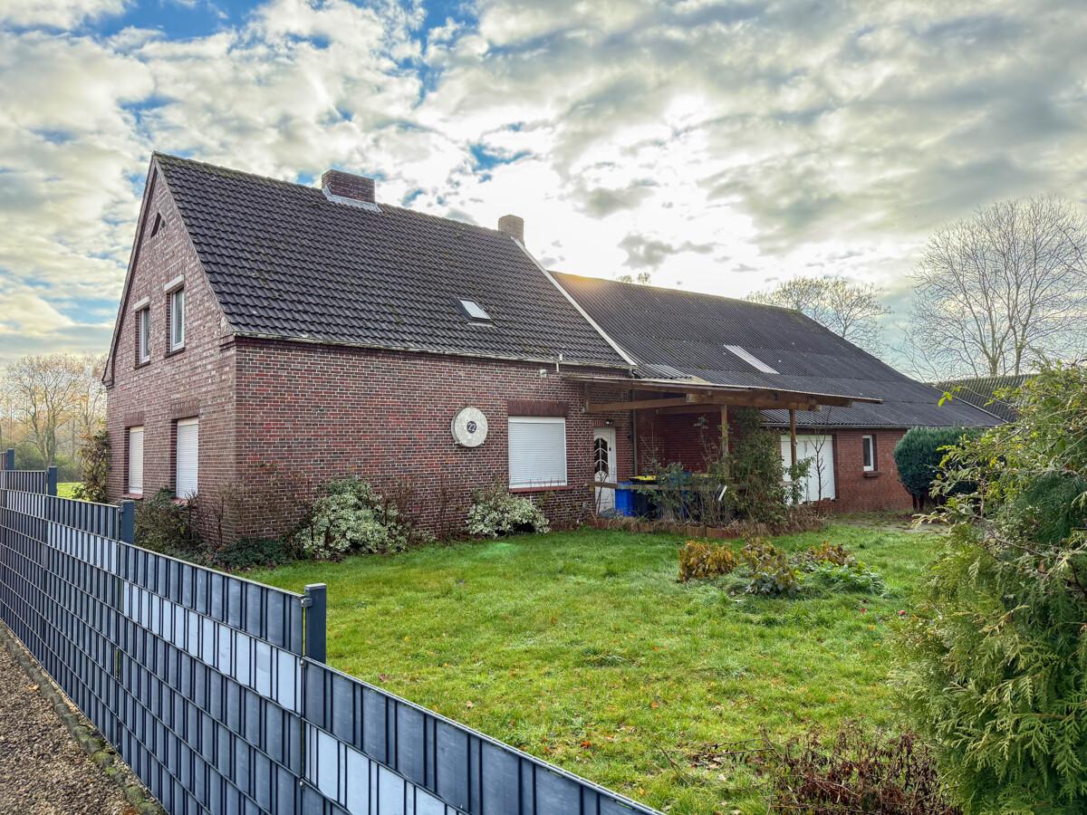 Bewohntes Gebäude von der Straße