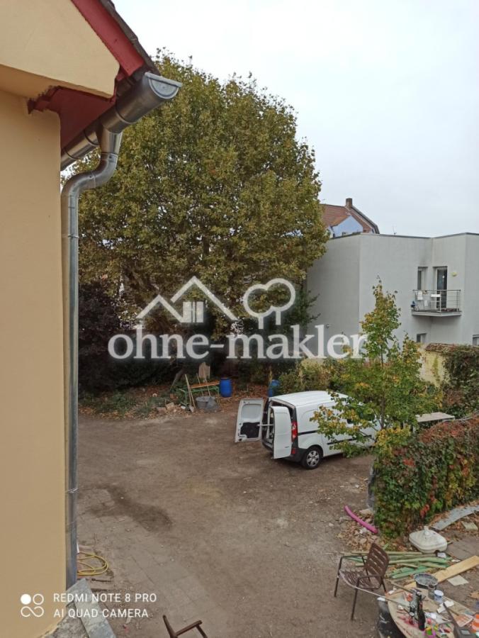 Blick auf großen Hof 