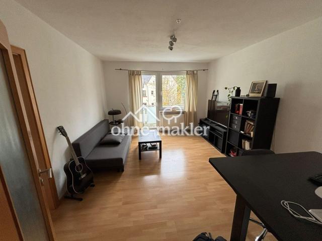 Wohnzimmer mit Balkonzugang