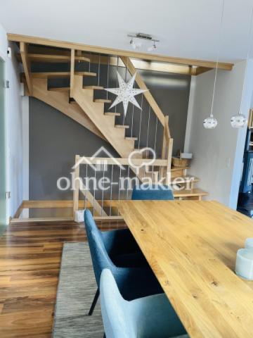 Blick auf die Treppe ins OG