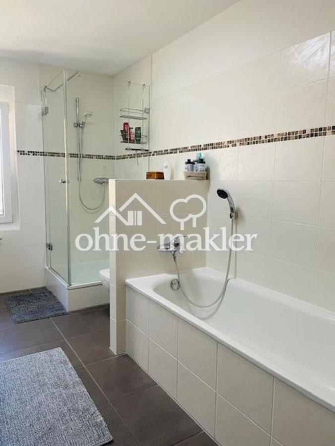 Bad mit Wanne Obergeschoss