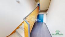 Hausflur mit Treppe EG