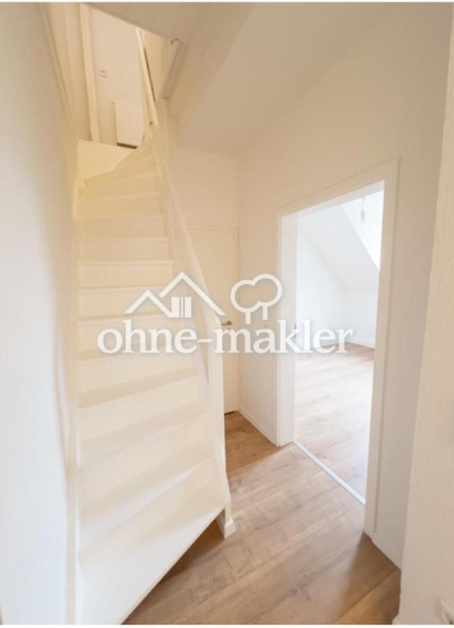 Flur mit Treppenaufgang