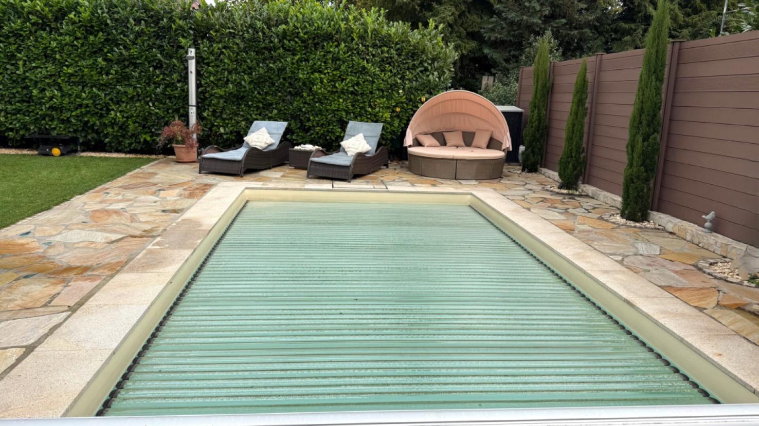 Pool Abdeckung