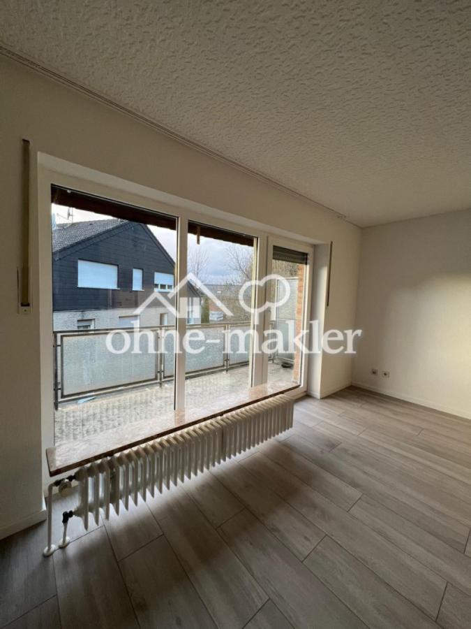 Große Fensterfront am Balkon
