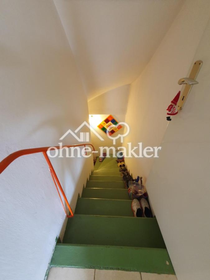 Treppe zum Keller/zur ELW