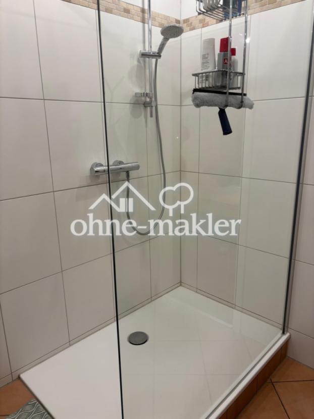 Duschbad beim Schlafzimmer