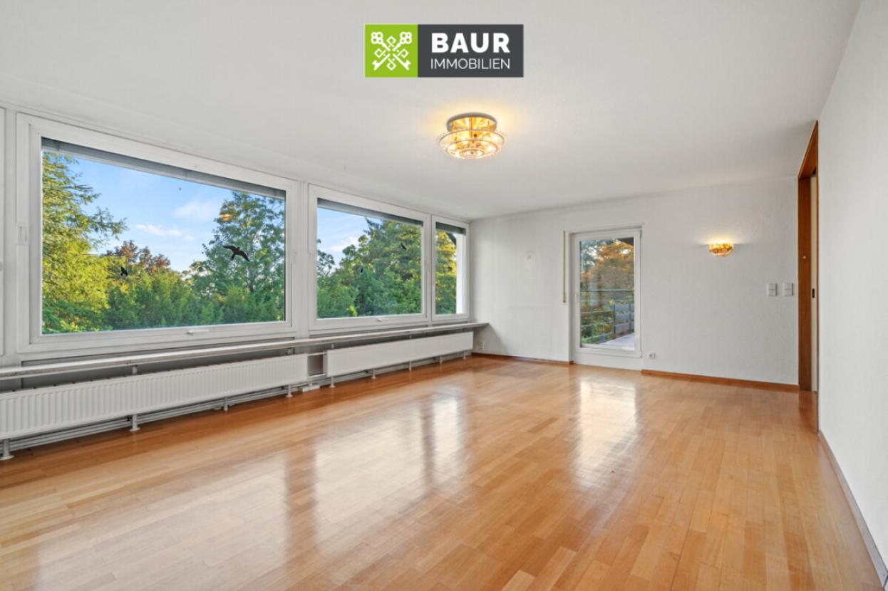 Wohnzimmer mit Blick ins Grüne im EG