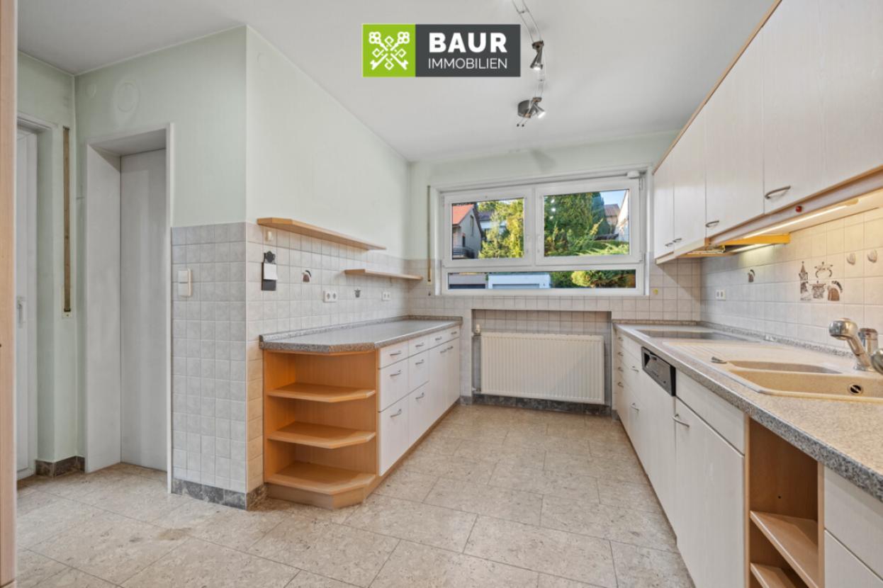 Küche mit Abstellraum